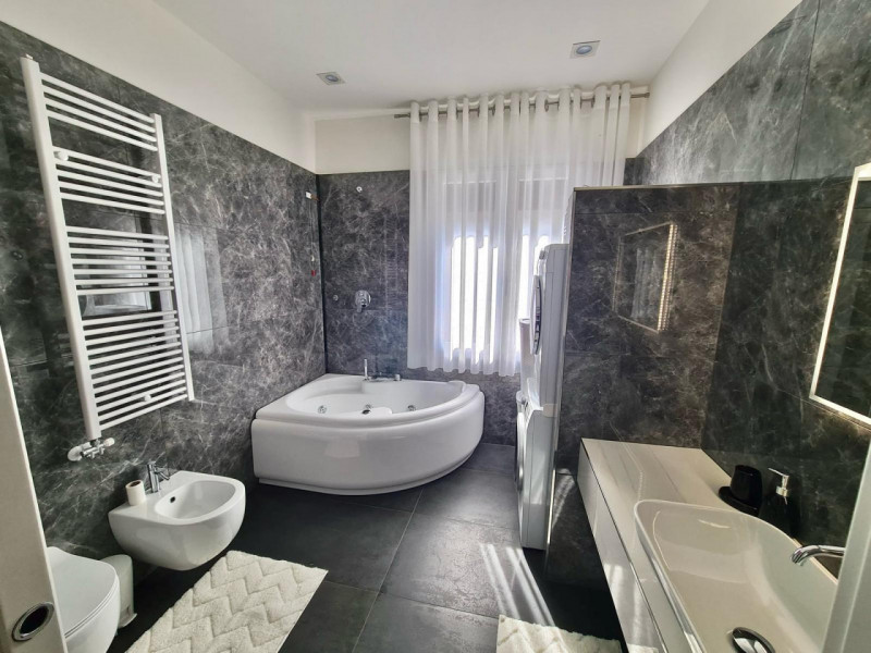 VILLAGGIO MONTE GRAPPA

Inserito in una zona comoda a tutti i principali servizi della città.

DE...