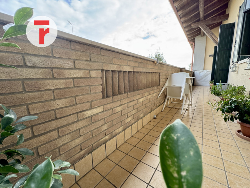 VIGONZA - Loc.Peraga - Su condominio edificato nel 2010. Primo ed ultimo piano su due livelli int...