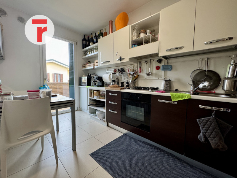 VIGONZA - Loc.Peraga - Su condominio edificato nel 2010. Primo ed ultimo piano su due livelli int...