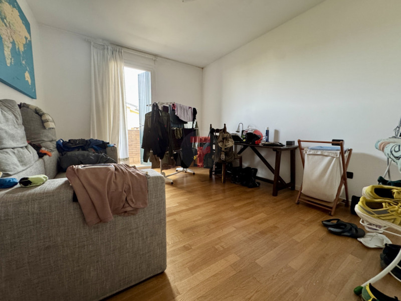 VIGONZA - Loc.Peraga - Su condominio edificato nel 2010. Primo ed ultimo piano su due livelli int...