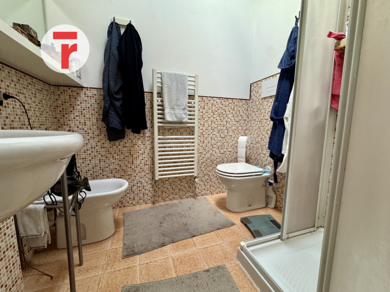 VIGONZA - Loc.Peraga - Su condominio edificato nel 2010. Primo ed ultimo piano su due livelli int...