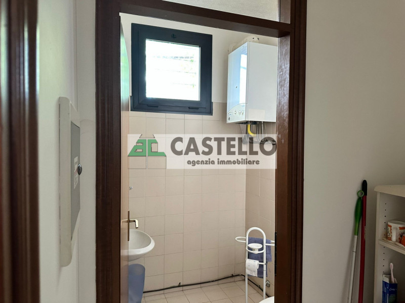 Limena Negozio al piano terra di circa 108mq, dotato di riscaldamento e raffrescamento autonomi, ...