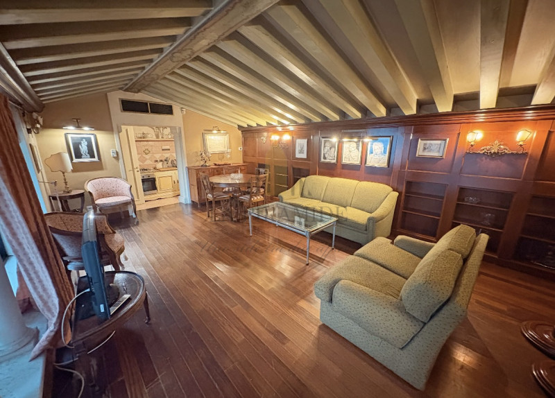 PADOVA – ZONA SANTO | APPARTAMENTO DUPLEX CON TERRAZZO PANORAMICO

Nel cuore del centro storico d...