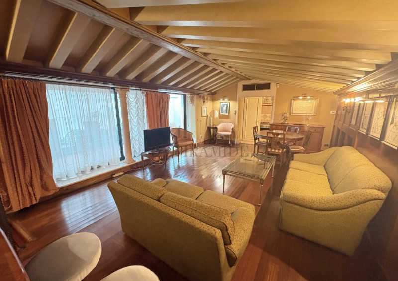 PADOVA – ZONA SANTO | APPARTAMENTO DUPLEX CON TERRAZZO PANORAMICO

Nel cuore del centro storico d...