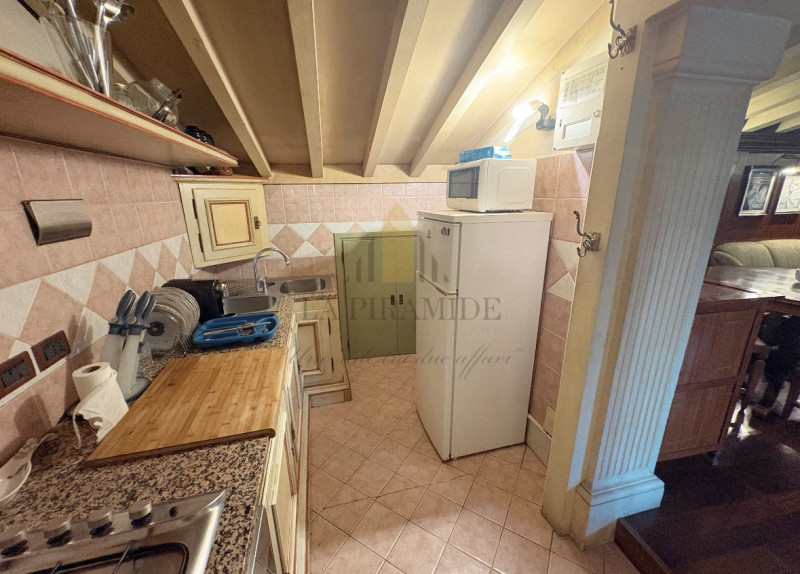 PADOVA – ZONA SANTO | APPARTAMENTO DUPLEX CON TERRAZZO PANORAMICO

Nel cuore del centro storico d...