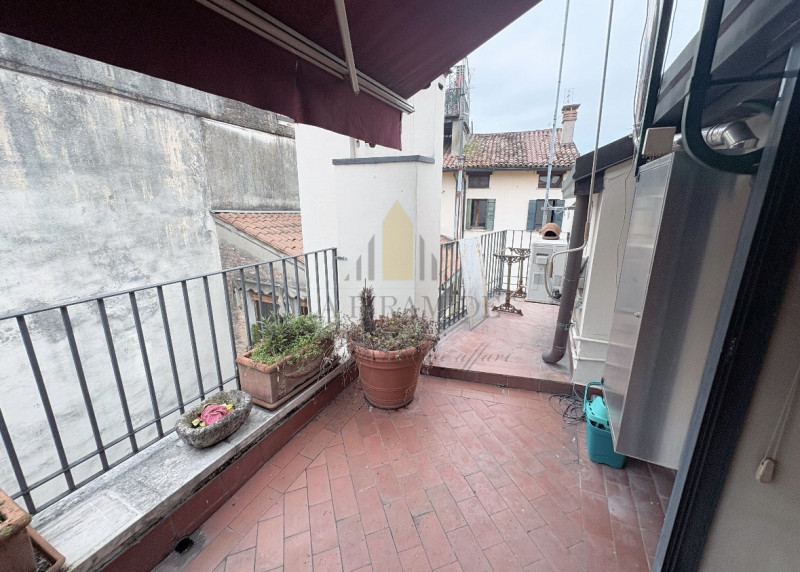 PADOVA – ZONA SANTO | APPARTAMENTO DUPLEX CON TERRAZZO PANORAMICO

Nel cuore del centro storico d...