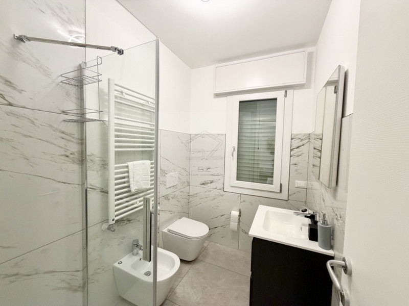 VICENZA CENTRO - ZONA UNIVERSITARIA 

 Appartamento in sole 2 unità, senza spese condominiali, 4 ...