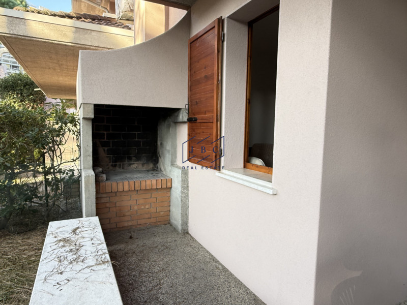 BIBIONE - (VE)
Scopri questo bilocale al piano terra in vendita a Bibione, situato in un residenc...