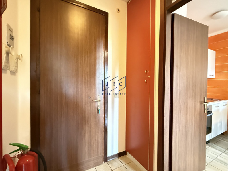 BIBIONE - (VE)
Scopri questo bilocale al piano terra in vendita a Bibione, situato in un residenc...