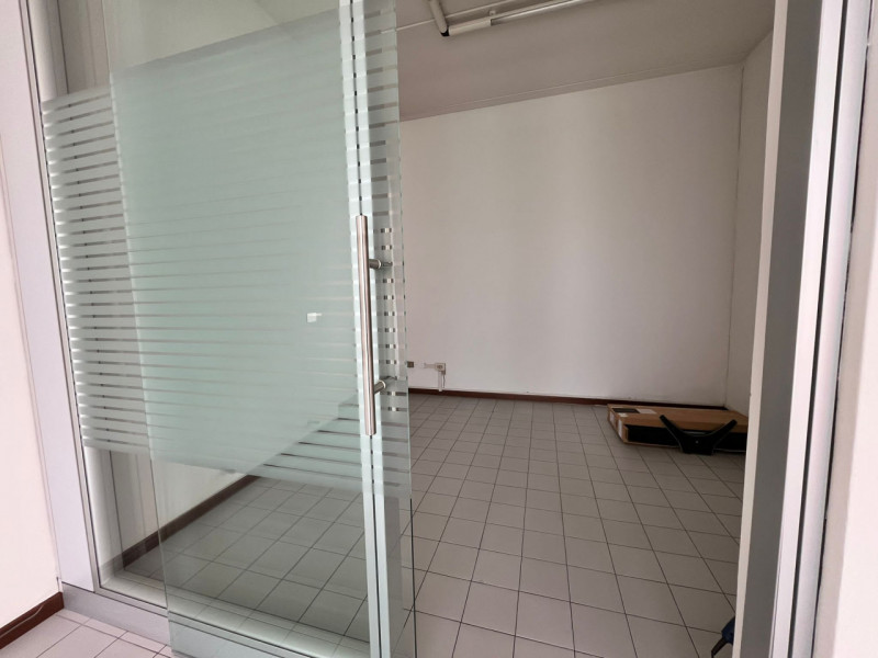 Scopri un'opportunità imperdibile con questo interessante capannone-laboratorio situato nel cuore...