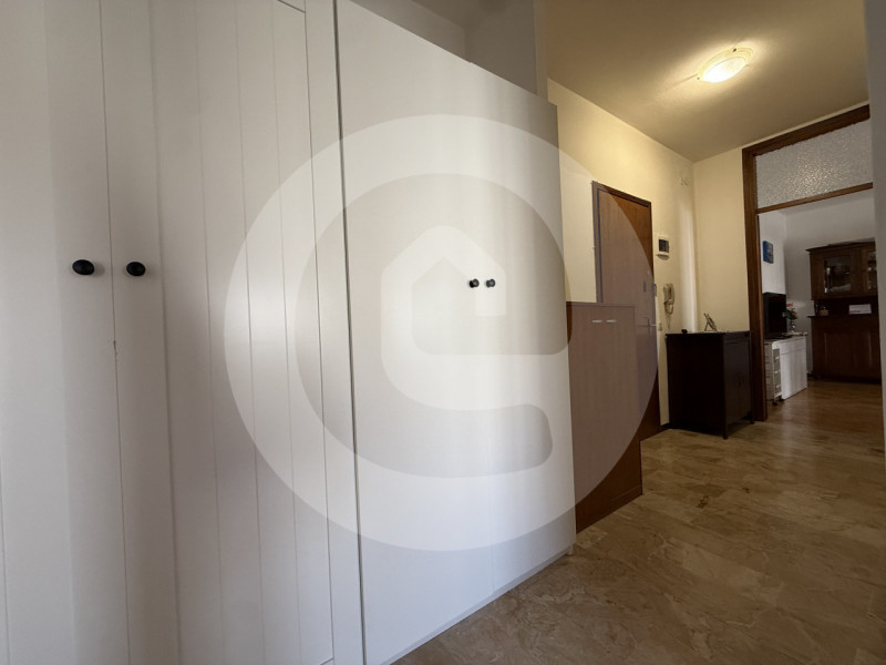 Scopri questo appartamento arredato situato a due passi dal centro di Piombino Dese, una località...