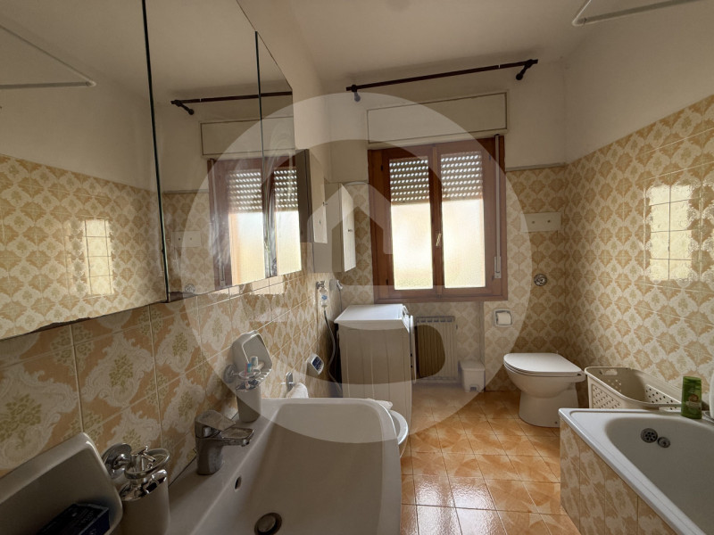 Scopri questo appartamento arredato situato a due passi dal centro di Piombino Dese, una località...