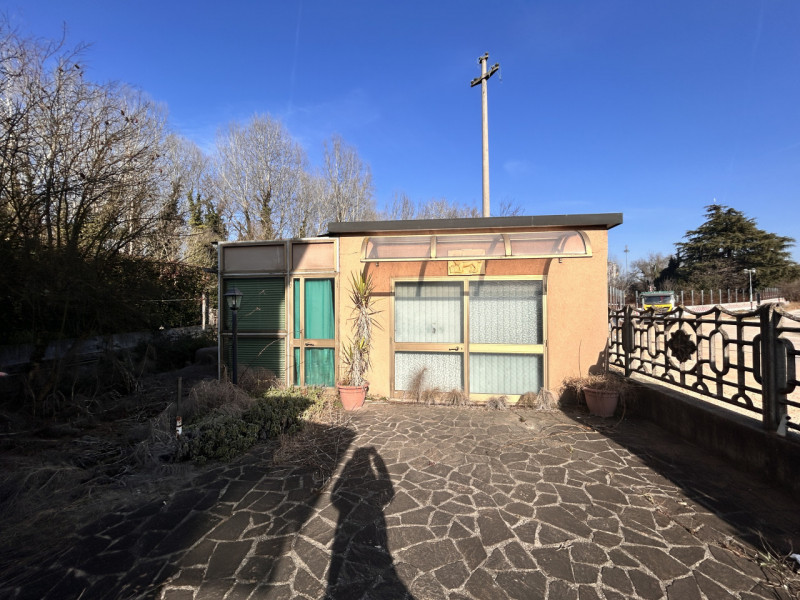 Nel cuore del quartiere Ferrovieri, quartiere residenziale comodo a tutti i principali servizi co...