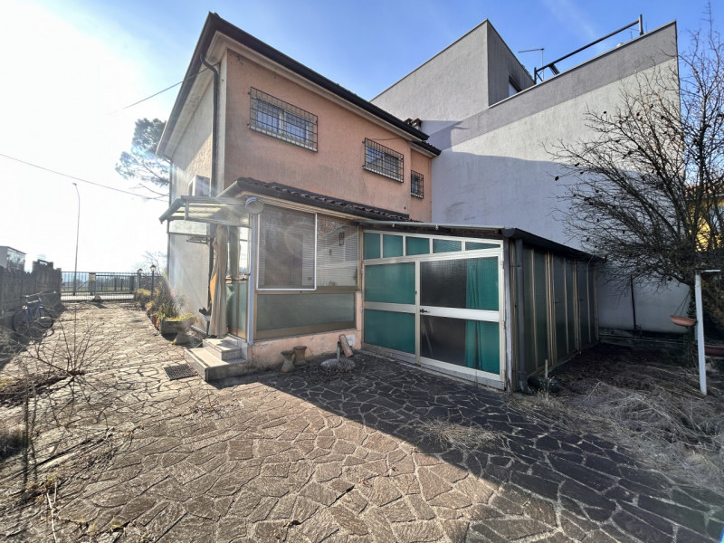 Nel cuore del quartiere Ferrovieri, quartiere residenziale comodo a tutti i principali servizi co...