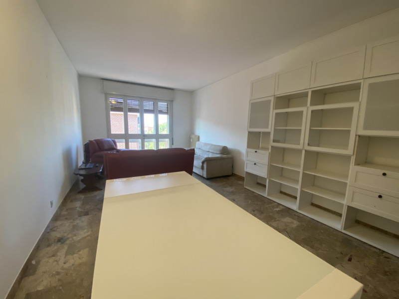 Laterare di via Sorio, via Peschiera Appartamento ultimo piano con ascensore Ingresso salone cuci...