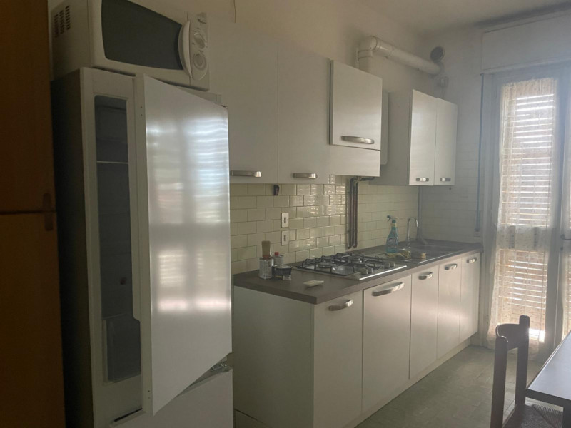 Laterare di via Sorio, via Peschiera Appartamento ultimo piano con ascensore Ingresso salone cuci...