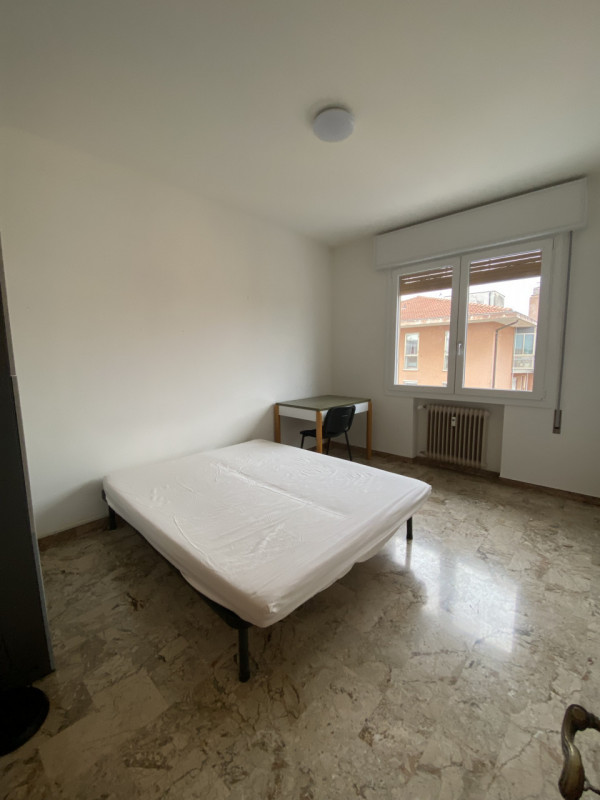 Laterare di via Sorio, via Peschiera Appartamento ultimo piano con ascensore Ingresso salone cuci...