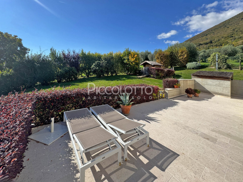 Rif. V5445 - A soli 10 minuti da Bassano del Grappa, stupenda villa in vendita in piacevole conte...