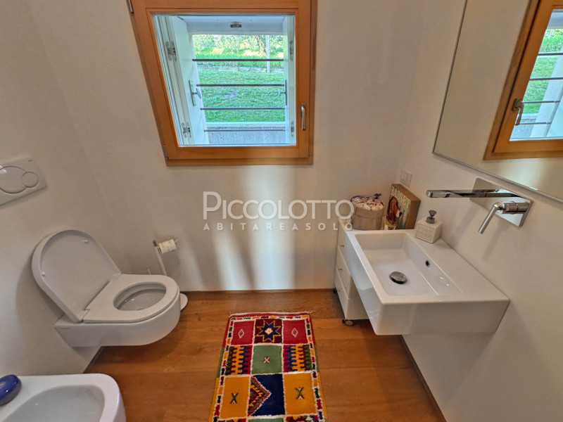 Rif. V5445 - A soli 10 minuti da Bassano del Grappa, stupenda villa in vendita in piacevole conte...
