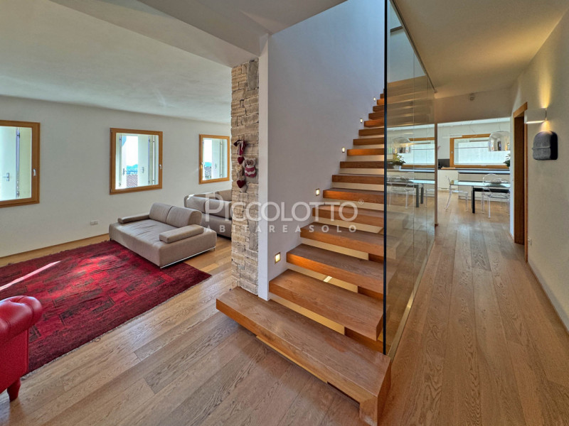 Rif. V5445 - A soli 10 minuti da Bassano del Grappa, stupenda villa in vendita in piacevole conte...