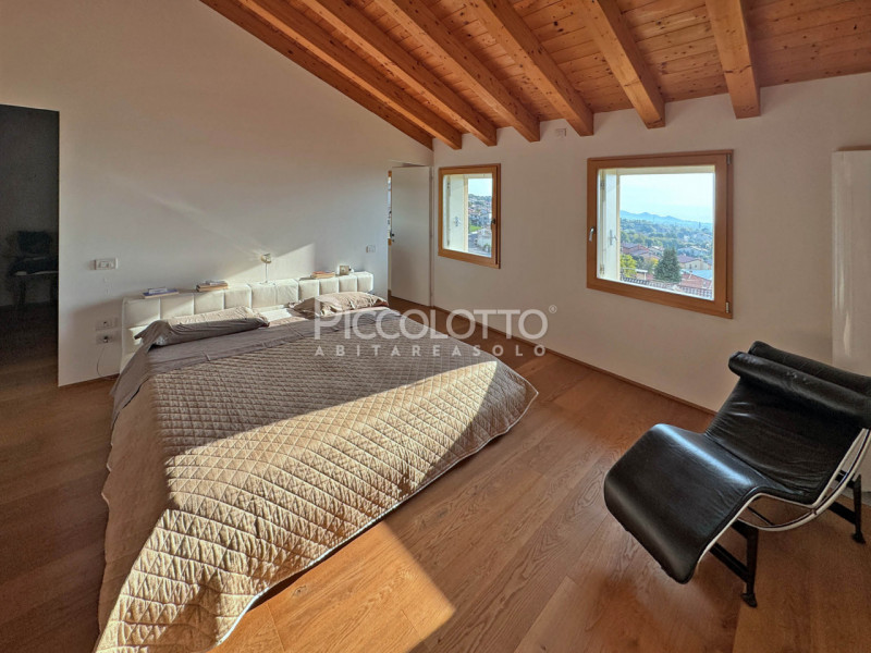 Rif. V5445 - A soli 10 minuti da Bassano del Grappa, stupenda villa in vendita in piacevole conte...