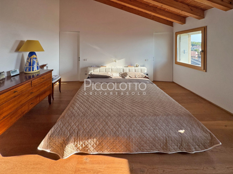 Rif. V5445 - A soli 10 minuti da Bassano del Grappa, stupenda villa in vendita in piacevole conte...
