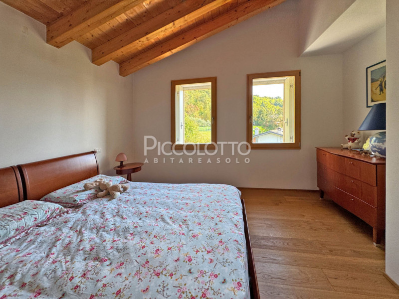 Rif. V5445 - A soli 10 minuti da Bassano del Grappa, stupenda villa in vendita in piacevole conte...