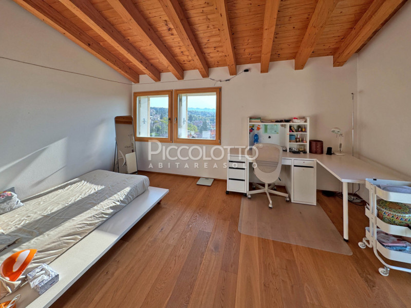 Rif. V5445 - A soli 10 minuti da Bassano del Grappa, stupenda villa in vendita in piacevole conte...
