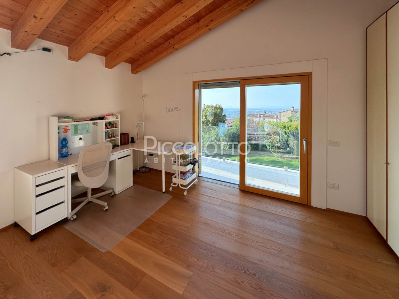Rif. V5445 - A soli 10 minuti da Bassano del Grappa, stupenda villa in vendita in piacevole conte...