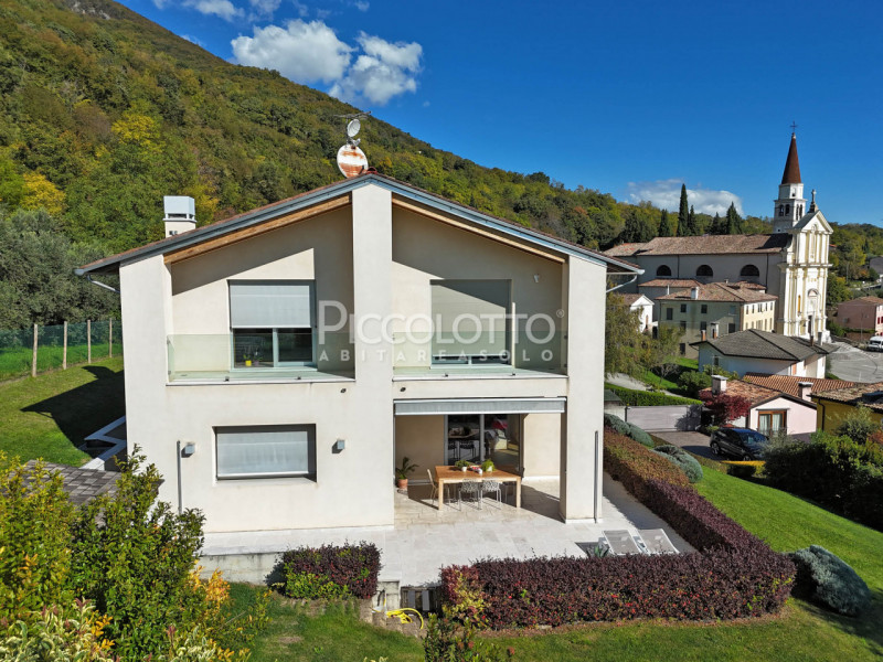 Rif. V5445 - A soli 10 minuti da Bassano del Grappa, stupenda villa in vendita in piacevole conte...