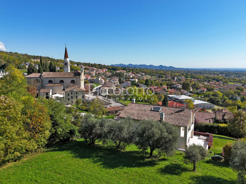 Rif. V5445 - A soli 10 minuti da Bassano del Grappa, stupenda villa in vendita in piacevole conte...