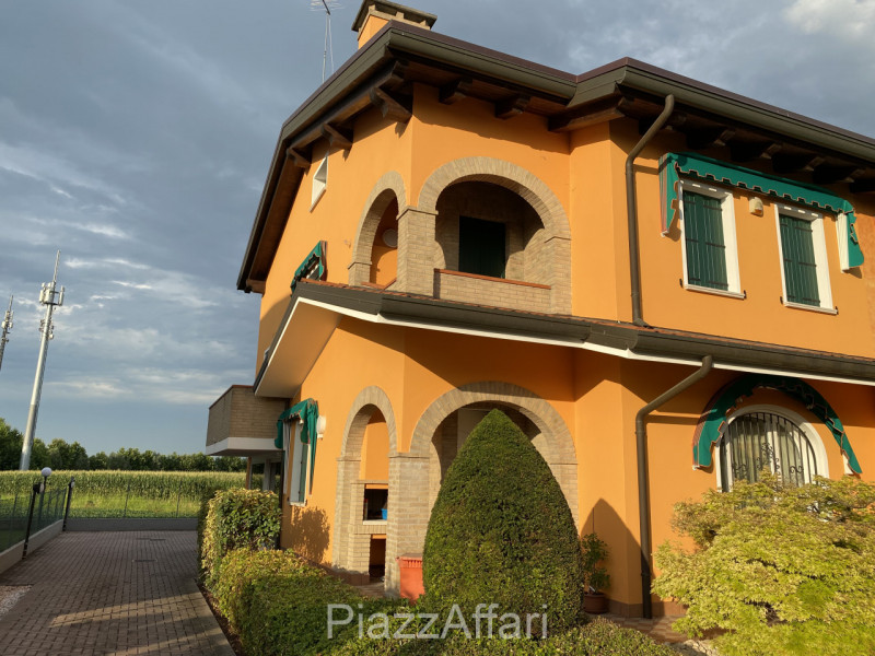 ==== >>>> PREZZO RIBASSATO <<<< ====

Proponiamo in vendita aggiornatissima porzione di bifamilia...