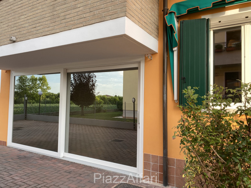 ==== >>>> PREZZO RIBASSATO <<<< ====

Proponiamo in vendita aggiornatissima porzione di bifamilia...