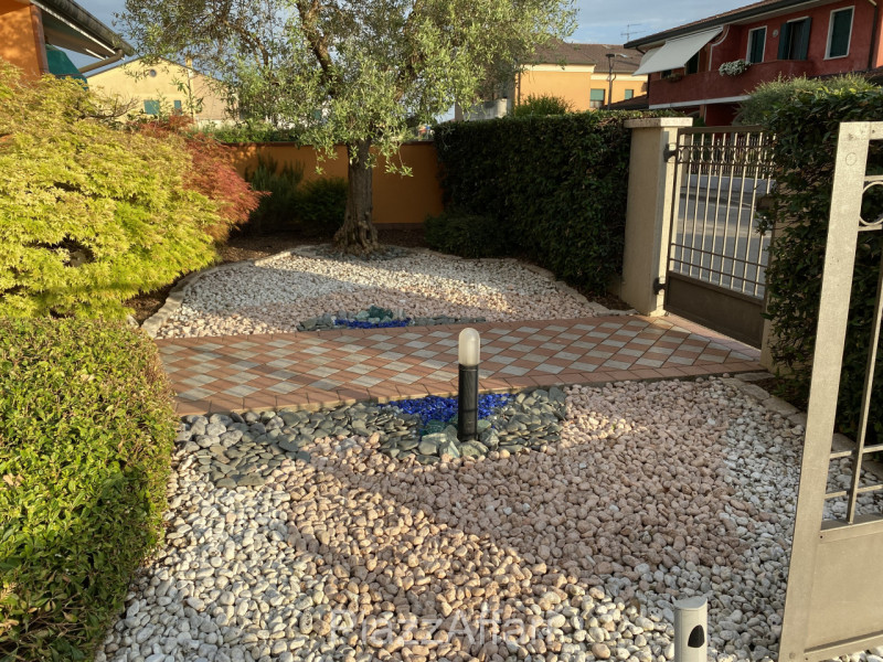 ==== >>>> PREZZO RIBASSATO <<<< ====

Proponiamo in vendita aggiornatissima porzione di bifamilia...