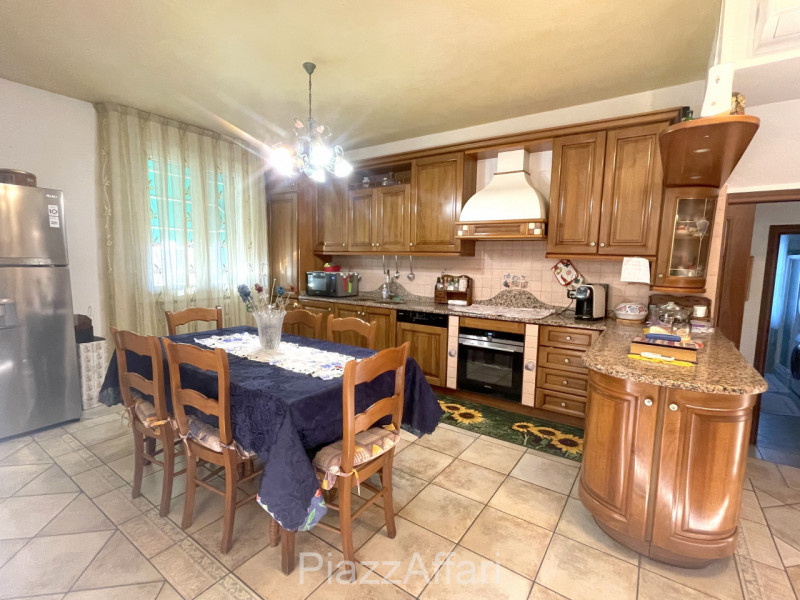 ==== >>>> PREZZO RIBASSATO <<<< ====

Proponiamo in vendita aggiornatissima porzione di bifamilia...