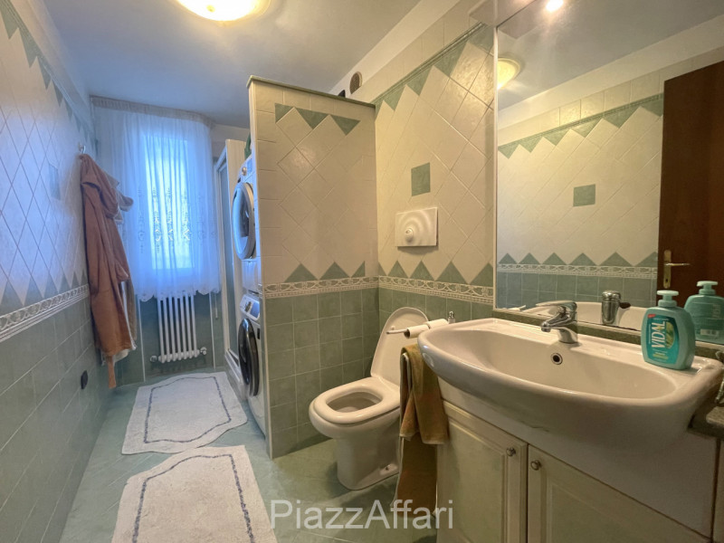 ==== >>>> PREZZO RIBASSATO <<<< ====

Proponiamo in vendita aggiornatissima porzione di bifamilia...