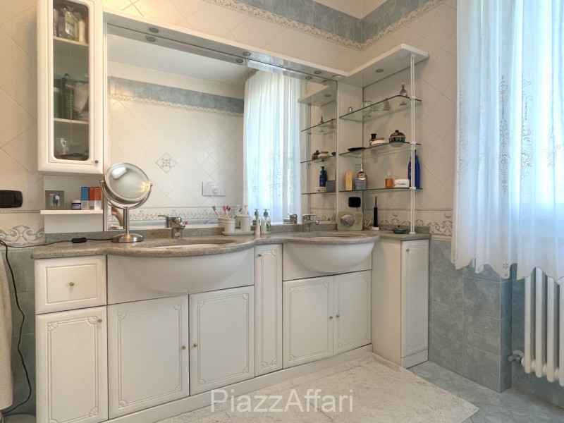 ==== >>>> PREZZO RIBASSATO <<<< ====

Proponiamo in vendita aggiornatissima porzione di bifamilia...