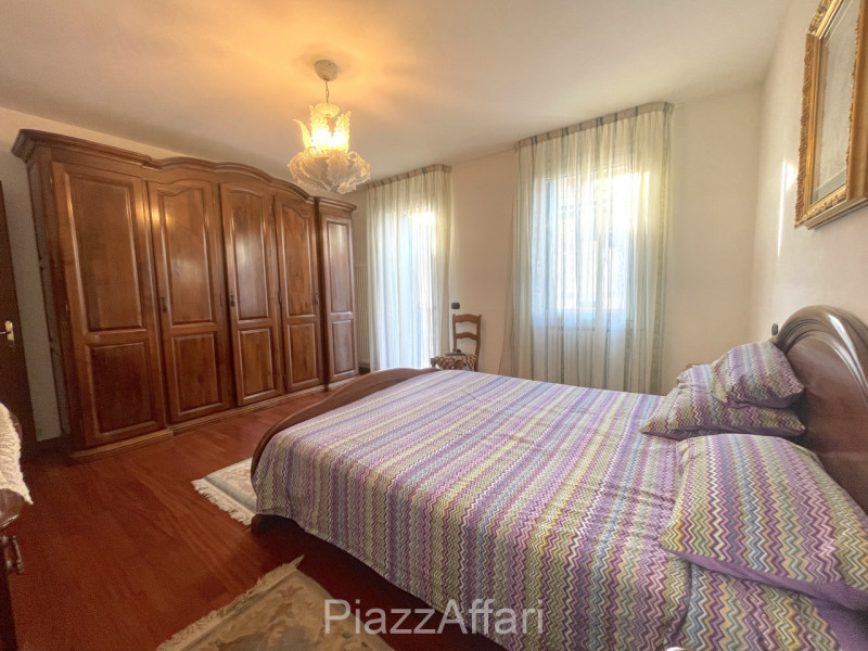 ==== >>>> PREZZO RIBASSATO <<<< ====

Proponiamo in vendita aggiornatissima porzione di bifamilia...