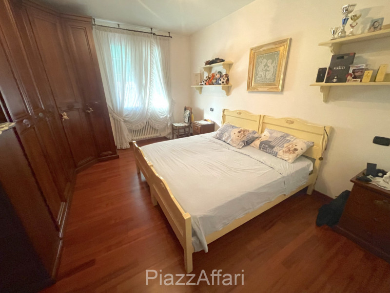 ==== >>>> PREZZO RIBASSATO <<<< ====

Proponiamo in vendita aggiornatissima porzione di bifamilia...