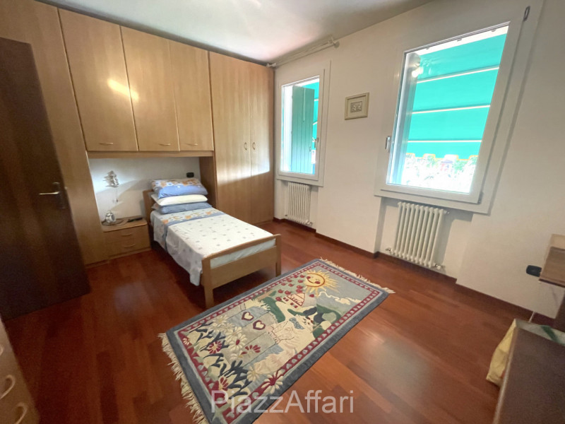 ==== >>>> PREZZO RIBASSATO <<<< ====

Proponiamo in vendita aggiornatissima porzione di bifamilia...