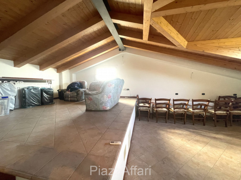 ==== >>>> PREZZO RIBASSATO <<<< ====

Proponiamo in vendita aggiornatissima porzione di bifamilia...