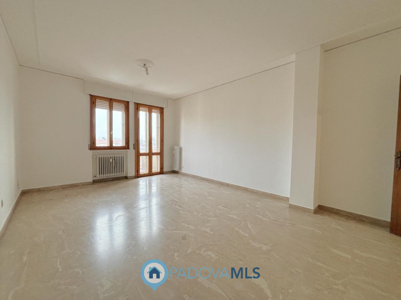 Immobile in esclusiva al Gruppo Padova MLS In bella posizione residenziale, proponiamo appartamen...