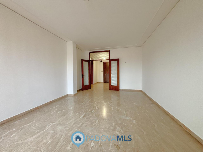 Immobile in esclusiva al Gruppo Padova MLS In bella posizione residenziale, proponiamo appartamen...