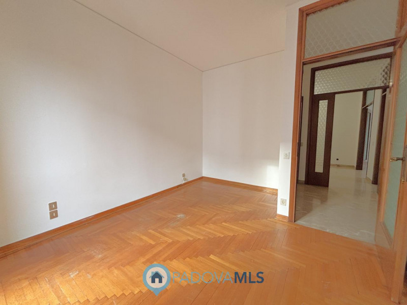 Immobile in esclusiva al Gruppo Padova MLS In bella posizione residenziale, proponiamo appartamen...