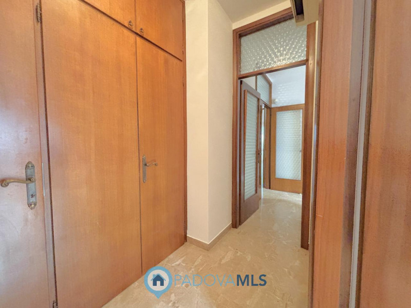 Immobile in esclusiva al Gruppo Padova MLS In bella posizione residenziale, proponiamo appartamen...