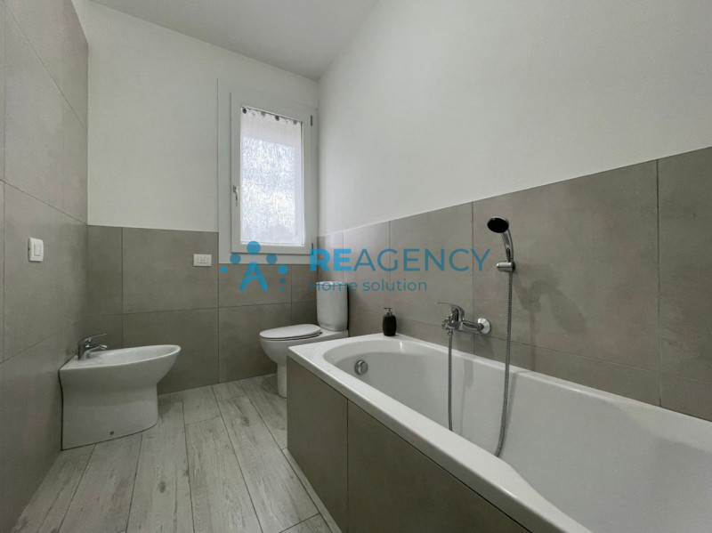 In una delle zone più richieste di Altavilla Vicentina, proponiamo in vendita un raffinato appart...