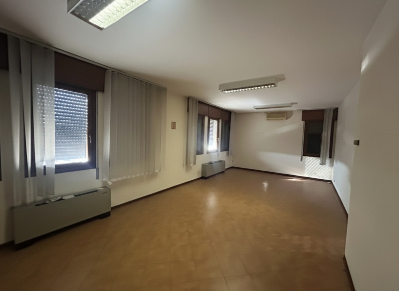 Nel cuore della zona industriale di Rubano prende forma un immobile pensato per aziende che vogli...