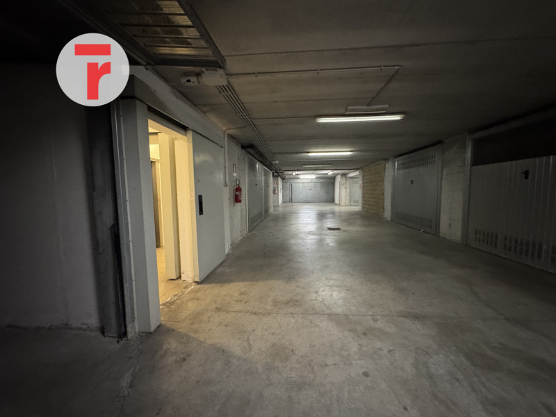 In zona Sacro Cuore, all’interno di un contesto residenziale e tranquillo, è disponibile un garag...