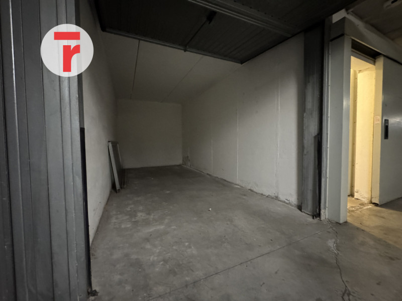 In zona Sacro Cuore, all’interno di un contesto residenziale e tranquillo, è disponibile un garag...