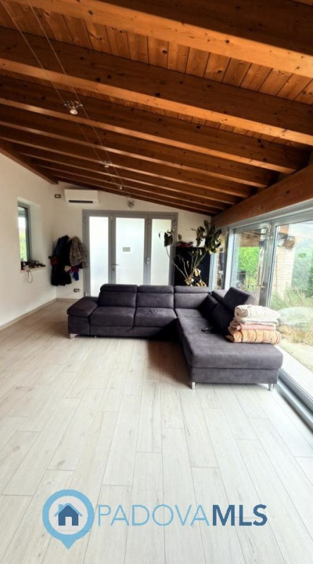 Immobile in esclusiva al Gruppo Padova MLS
BAGNOLI DI SOPRA:
Una posizione ideale per chi cerca s...